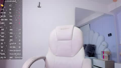 Mia online show from April 2026 04:07:01 AM