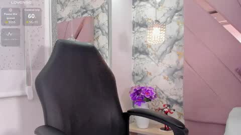 Mia online show from April 2026 05:08:02 AM