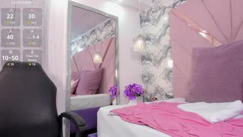 Mia online show from April 2026 04:27:01 AM