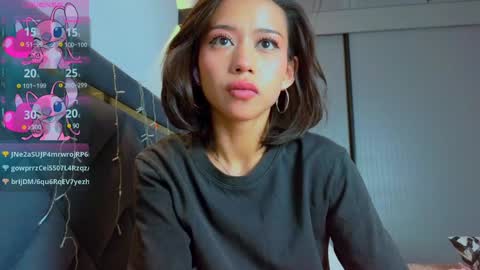 Snapshot of mia_sirenia chatting on January 2025 12:01:01 PM Mia online show from January 2025 12:01:01 PM