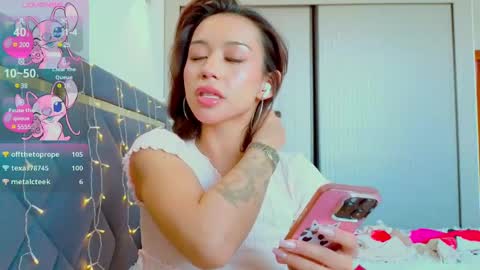 Snapshot of mia_sirenia chatting on February 2025 09:20:02 AM Mia online show from February 2025 09:20:02 AM