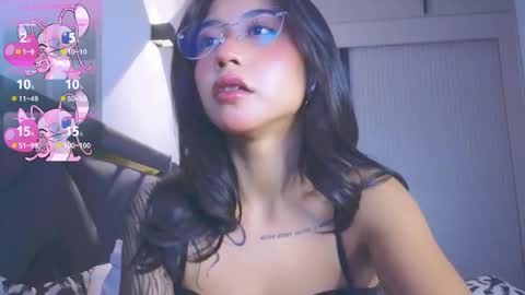 Snapshot of mia_sirenia chatting on November 2025 03:05:02 PM Mia online show from November 2025 03:05:02 PM