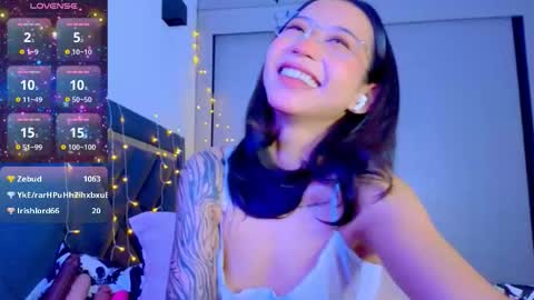 Mia online show from December 2025 08:16:02 PM