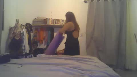 Mia online show from March 2026 10:15:01 PM