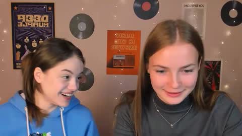 Snapshot of mia_starrr_ chatting on November 2025 09:43:01 AM mia_starrr_ online show from November 2025 09:43:01 AM