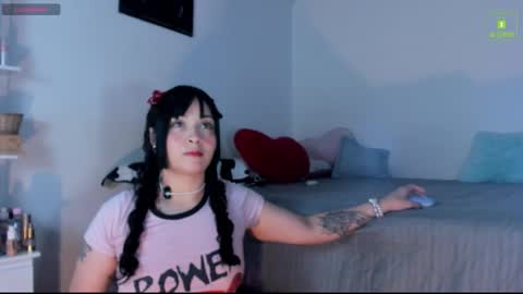 Mia  online show from November 2025 02:24:02 AM