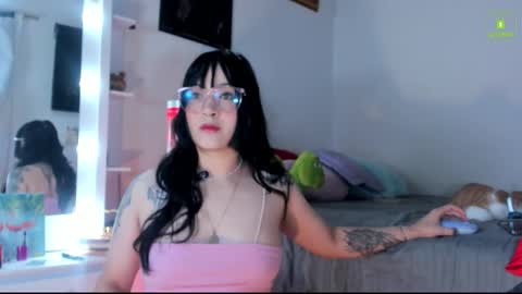 Mia  online show from November 2025 01:44:01 AM