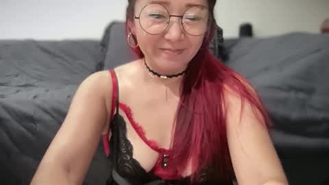 Snapshot of mia_temptress chatting on December 2025 06:17:01 PM Mia online show from December 2025 06:17:01 PM