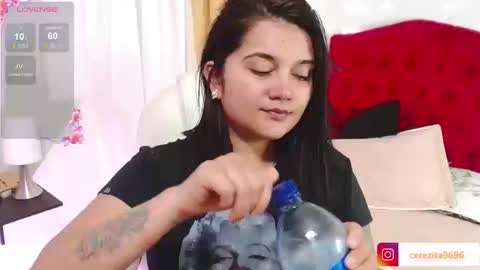 Mia  online show from September 2025 02:03:02 AM