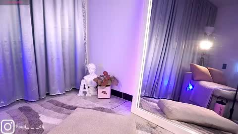 Mia online show from September 2025 12:55:02 AM