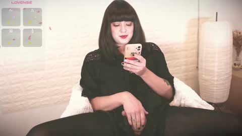 Snapshot of mia_wallase chatting on September 2025 08:49:01 AM mia_wallase online show from September 2025 08:49:01 AM