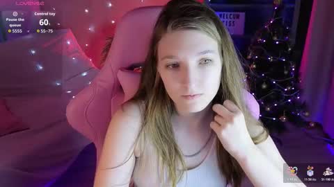 Snapshot of mia_weawer chatting on December 2025 10:20:02 AM Mia online show from December 2025 10:20:02 AM