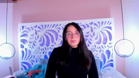 mia_wills_ online show from April 2026 05:07:02 PM