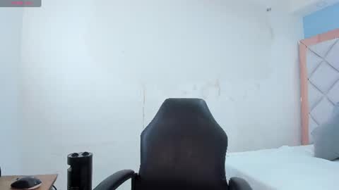 Mia  online show from June 2026 01:17:02 PM