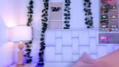 Mia online show from December 2025 12:36:01 PM