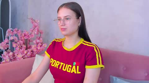Snapshot of miaa_hill chatting on May 2026 09:26:02 AM Mia online show from May 2026 09:26:02 AM
