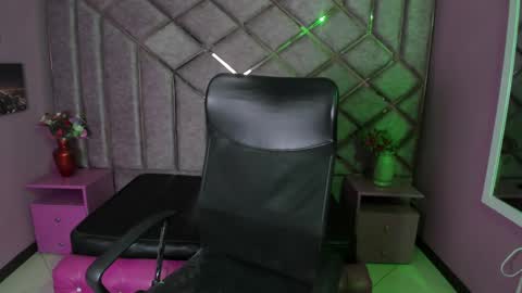 Snapshot of miaa_thopmson chatting on September 2025 11:37:02 PM Miaa online show from September 2025 11:37:02 PM