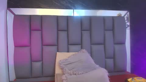 Mia online show from February 2026 12:06:01 PM