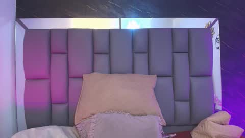 Mia online show from February 2026 12:04:01 PM