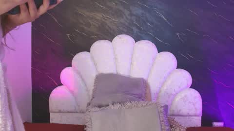 Mia online show from March 2026 12:05:03 PM