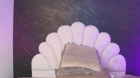 Mia online show from March 2026 12:06:02 PM