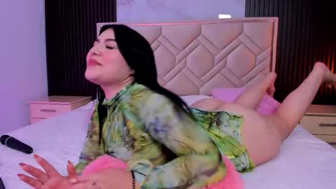 Miaa Farrel online show from November 2025 07:39:02 PM