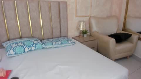 miaaffox online show from January 2026 07:49:02 PM