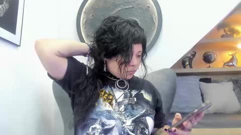 Mia online show from March 2026 12:22:01 PM