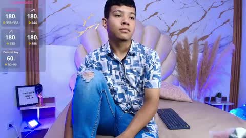 MiaayHero online show from April 2026 07:23:02 PM