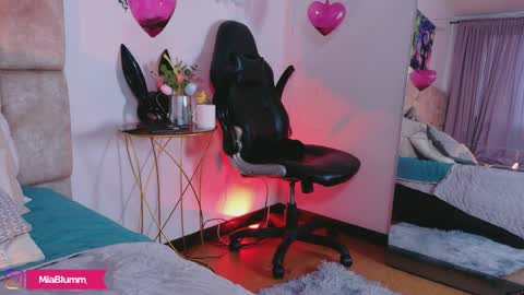 miablumm_ online show from March 2026 10:10:02 PM