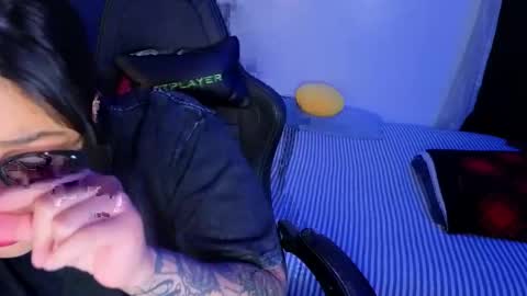 Mia online show from March 2026 11:42:01 PM