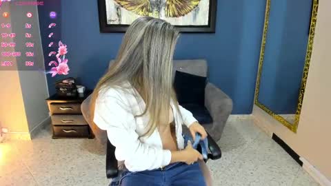 Snapshot of miacarperrlux chatting on February 2025 01:36:01 AM MiaCarper online show from February 2025 01:36:01 AM