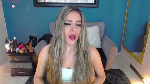 Snapshot of miacarperrlux chatting on March 2025 12:10:02 AM MiaCarper online show from March 2025 12:10:02 AM