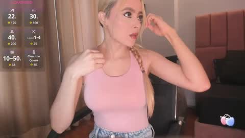 MiaCarper online show from April 2026 09:15:01 PM