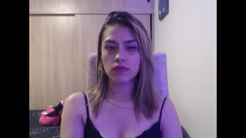 Miia  online show from December 2025 04:52:02 AM