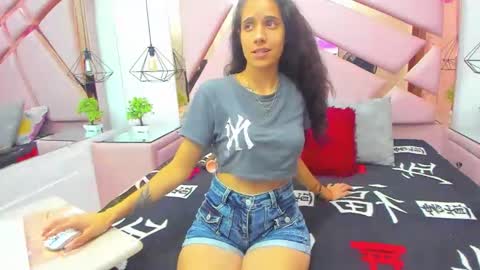 MiaCours online show from December 2025 07:09:01 PM