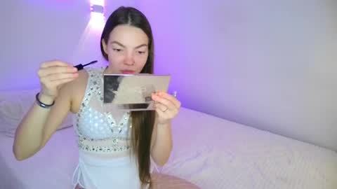 Snapshot of miafiora chatting on May 2026 01:00:01 AM Mia online show from May 2026 01:00:01 AM