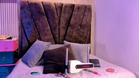 miagomezx online show from February 2026 07:09:02 PM