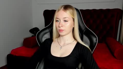 Mia online show from September 2025 05:35:02 PM