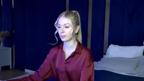 Mia online show from September 2025 05:37:01 PM