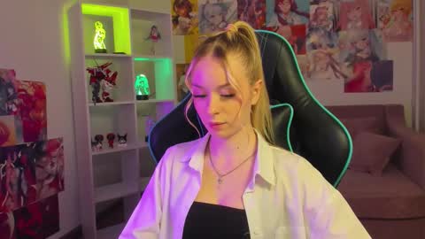 Mia online show from September 2025 05:18:02 PM