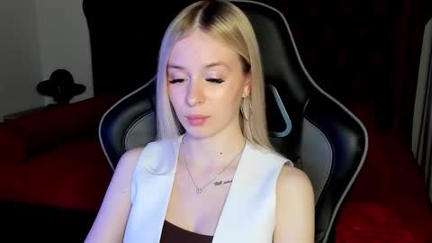 Mia online show from December 2025 05:29:02 PM