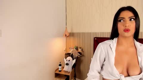 Miah and Bella online show from October 2025 07:40:01 PM