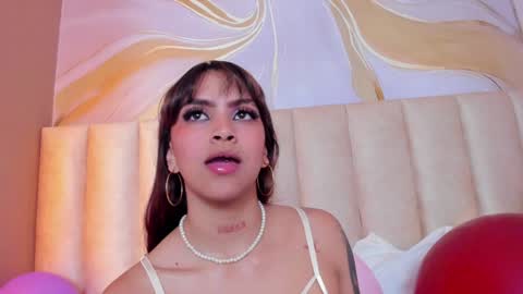 Snapshot of miahtaylor chatting on December 2024 12:52:01 AM Miah Taylor online show from December 2024 12:52:01 AM