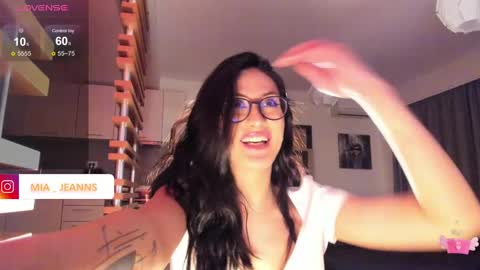 Snapshot of miajeans chatting on February 2025 07:42:02 PM Mia online show from February 2025 07:42:02 PM