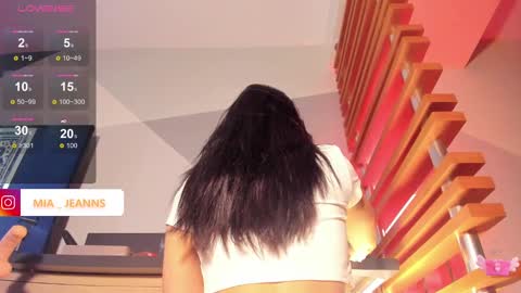 Snapshot of miajeans chatting on February 2025 09:00:02 AM Mia online show from February 2025 09:00:02 AM