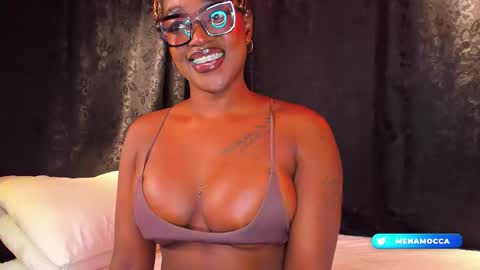 Mia online show from December 2025 12:38:02 AM