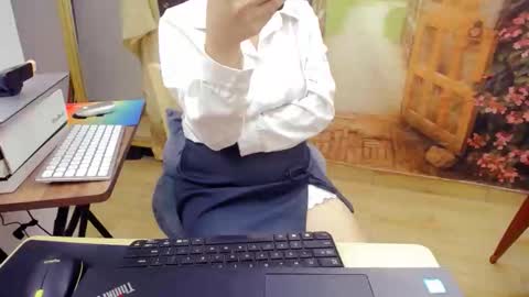 Mia online show from October 2025 03:25:02 PM