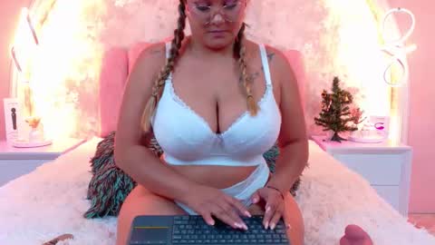 Snapshot of mialaurents chatting on December 2025 04:07:02 AM Mia online show from December 2025 04:07:02 AM