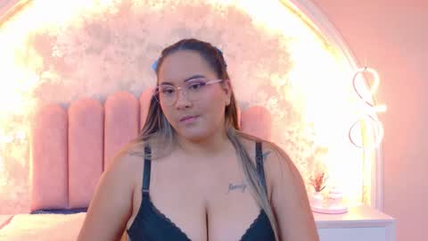 Mia online show from March 2026 03:35:02 AM